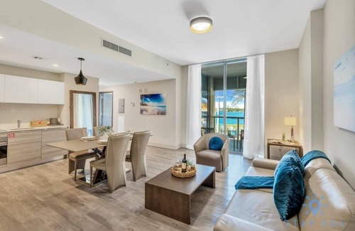 Hollywood Apartment | Bay View Balcony+ Rooftop Pool+ Near Beach