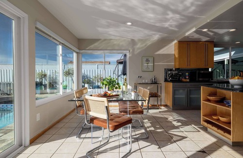 Bay Ho House | Bay View Bliss/Beach/Pool/Shops
