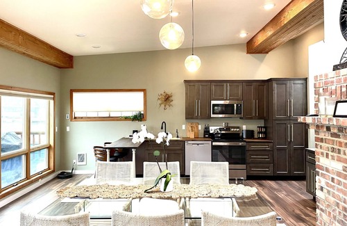 Florence Apartment | Bay Window -incredible river views- Old Town- new deck! Stairs.