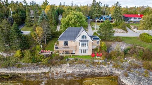 Lion's Head House | Baycrest Waterfront Escape