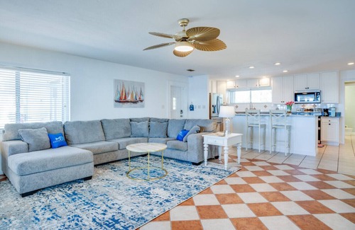 Panacea House | Bayfront Property/Ocean Views/Boat Dock/Kayak/Large Parking/Dog Friendly