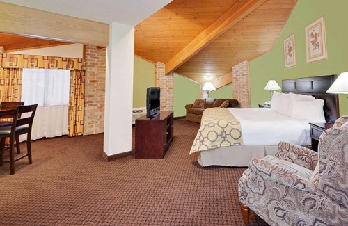 Battle Creek Hotel | Baymont by Wyndham Battle Creek Downtown