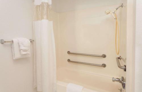 Alsip Hotel | Baymont by Wyndham Chicago/Alsip