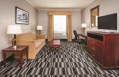 DeSoto Hotel | Baymont by Wyndham Dallas South-DeSoto