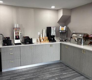 Quad Cities Hotel | Baymont by Wyndham Davenport