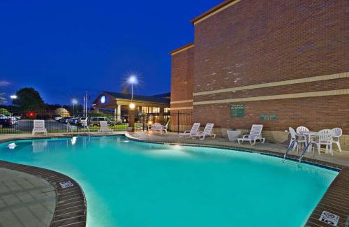 Ashley Oaks Hotel | Baymont by Wyndham Knoxville/Cedar Bluff