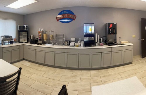 Oshkosh Hotel | Baymont by Wyndham Oshkosh Airport
