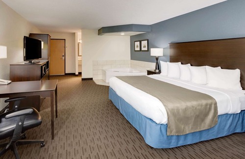 Owatonna Hotel | Baymont by Wyndham Owatonna