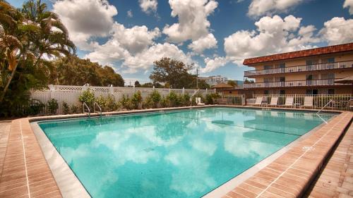 Arlington Park Hotel | Baymont by Wyndham Sarasota
