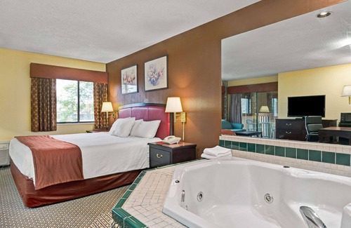 Octa Hotel | Baymont by Wyndham Washington Court House