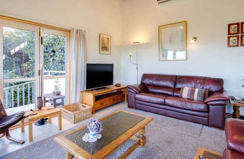 Bluff Hill House | Bayscape – Napier Holiday Home