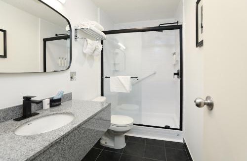 Waterton Park Hotel | Bayshore Inn & Spa