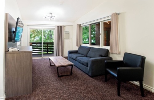 Waterton Park Hotel | Bayshore Inn & Spa