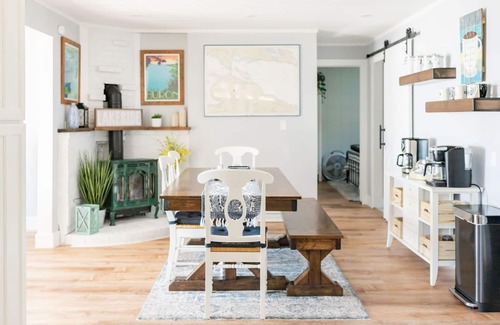 Kincheloe Cottage | Bayside Bungalow: Golden Leaves and Lakefront Sunsets – Book Your Fall Escape!