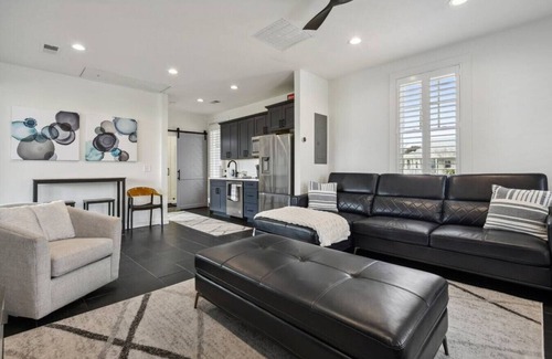 Old Town House | Bayside Bungalow | Steps to Beach & Old Town | Pet Friendly + Beach Views!
