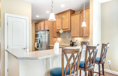 The Commons House | Bayside Resort Home w/Shared Pool, High-Speed WiFi, Central AC, & Washer/Dryer