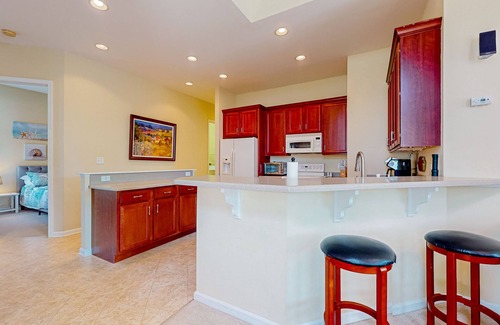 The Commons House | Bayside Resort home with an abundance of amenities, balcony, & updated interior