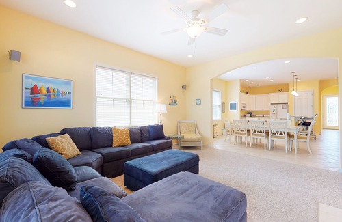 The Commons House | Bayside Resort house w/basketball court, fireplace, gym, and golf on-site