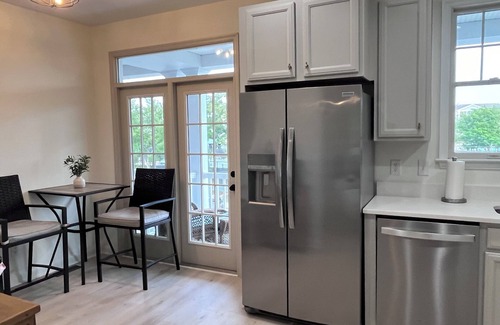 Sun Ridge House | Bayside Resort renovated 4 bed, 3.5 bath, across from Sun Ridge pool! Sleeps 10