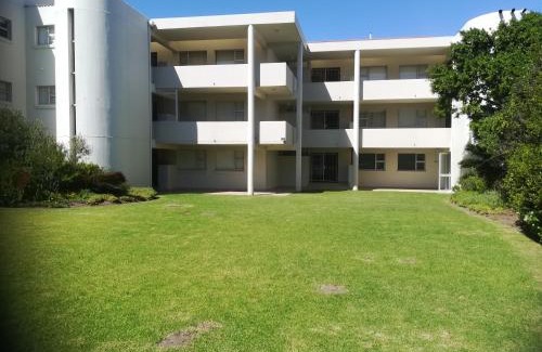 Eastcliff Apartment | Bayview 303