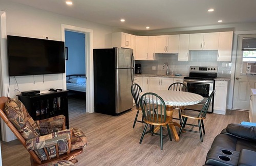 Rideau Lakes Cottage | Bayview Cottage Lakeside living at this cozy Westport Cottage.