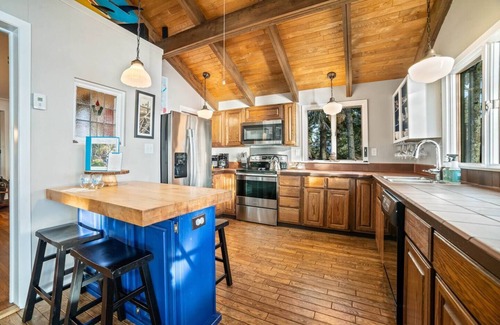 Park Point House | Bayview Cottage – Lakeside Getaway with Dock, Beach Access & Near Canal Park
