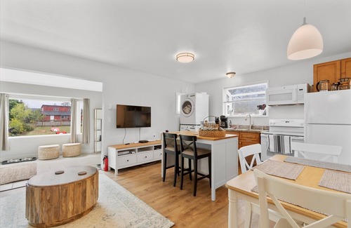 Seaview House | BBQ, Fenced Yard, Game Room, Boat Parking -Krakens