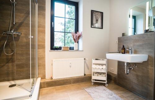 Mettingen Apartment | BBQ I XXL Rooftop I Kamin I King I Kücheninsel I Wasch I WOOON Design BnB I