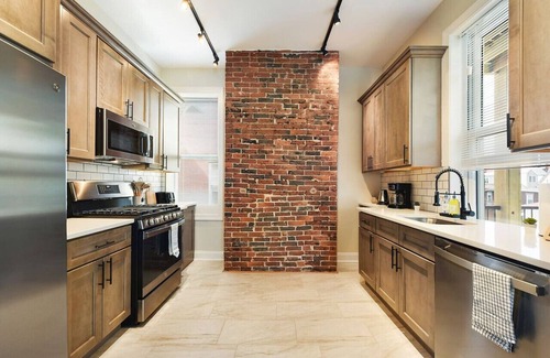 Point Breeze North Apartment | BBQ+Netflix+9Bedrooms+Free Parking Near Bakery Sq.