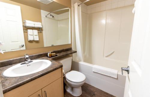 Fort McMurray Hotel | BCMInns - Fort McMurray - Rusty's