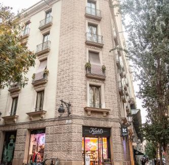 El Born Apartment | BCNGOTIC 33