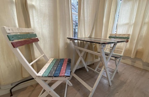 Bilbao City Centre Apartment | Be Basque by Forever Rentals. 3 bedroom apartment in the city center. Wifi