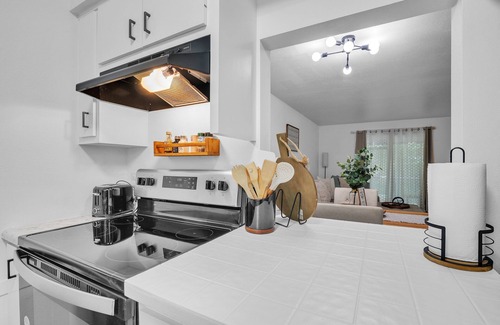Ocala House | Be Our Guest - Cozy Townhome Near Downtown Ocala 2 Bedroom Townhouse