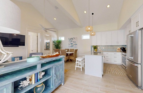 Port Aransas House | Beach Access, Private Hot Tub, Pet Friendly, Shared Pool