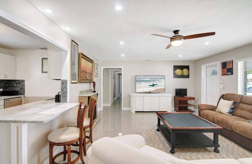 Riviera Beach House | Beach-Anchor Palms | Your Next W. Palm Beach Stay!
