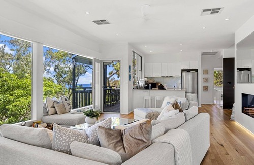 Hardys Bay House | Beach, bay, bush and heated plunge pool
