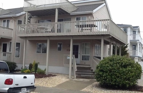 Gold Coast Condo | Beach Blk Condo 4bdrm/2 Baths O/S Shwr/2 Decks Ocean View
