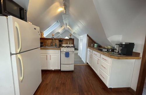 Rumson Apartment | BEACH BLOCK, ONE BEDROOM, THIRD FLOOR W/TERRACE