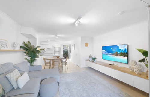 Sunrise Beach Apartment | Beach Breakers Resort