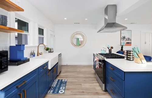 Bluff Heights House | Beach Bungalow Home in Long Beach 2B1B + Parking
