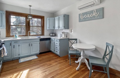 West Haven House | Beach Bungalow, walk to beach, private backyard
