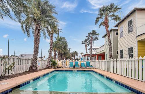 Port Aransas House | Beach Club 3