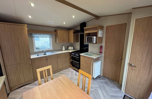 Challaborough House | Beach Coast Getaway in South Devon! Hill Views and on site entertainment,