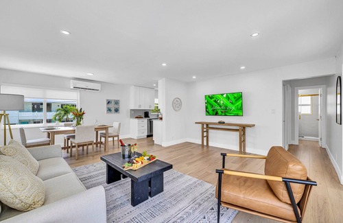 Central Beach Condo | Beach Condo/King Bed/Lush Patio/Hot Tub/Birch Key Seven