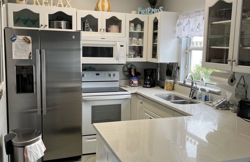 Clipper Cove Cottage | BEACH COTTAGE 3BR, NEW GOLF CART W/HOUSE, PORCH SWING, 30 STEPS TO POOL, PETS!