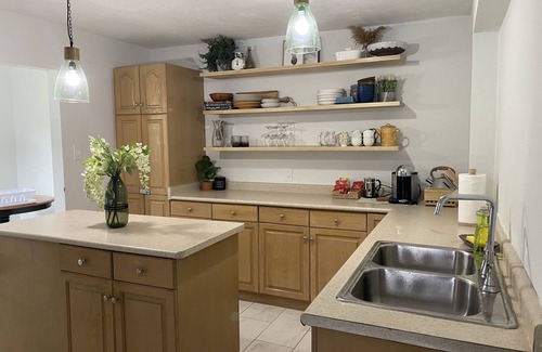 Sauble Beach Cottage | Beach Cottage, walking distance to Sauble. 3 bedroom, 2 bath