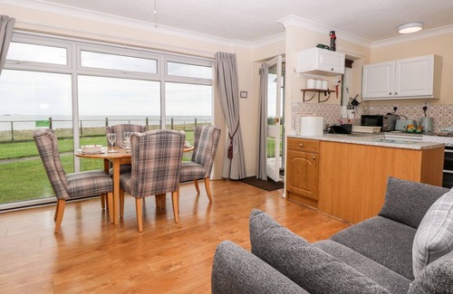 Kessingland House | BEACH CROFT, pet friendly, country holiday cottage in Kessingland