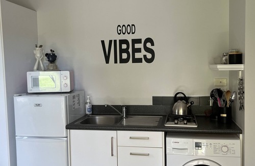 Te Awanga Apartment | ‘Beach Daze’ Te Awanga - beach front self contained flat (dog friendly)