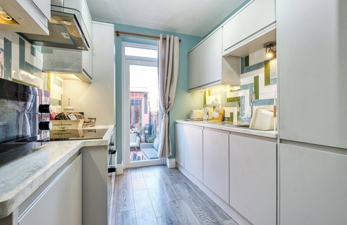 Westbrook Apartment | Beach, Dreamland, Restaurants nearby- sunny garden