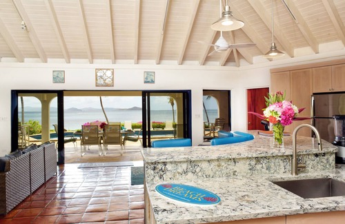 Spanish Town Villa | BEACH DREAMS Luxury Beachfront Villa - 4 Bedroom En-Suites, AC, POOL